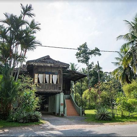 Lanai Casuarina Cempaka Sari Hotel Parit Esterno foto