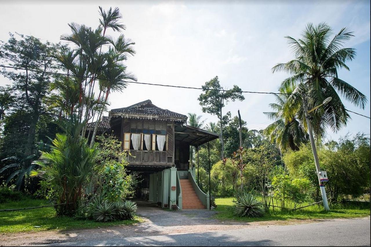 Lanai Casuarina Cempaka Sari Hotel Parit Esterno foto