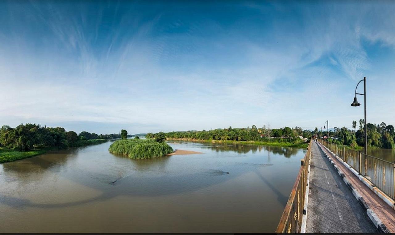 Lanai Casuarina Cempaka Sari Hotel Parit Esterno foto