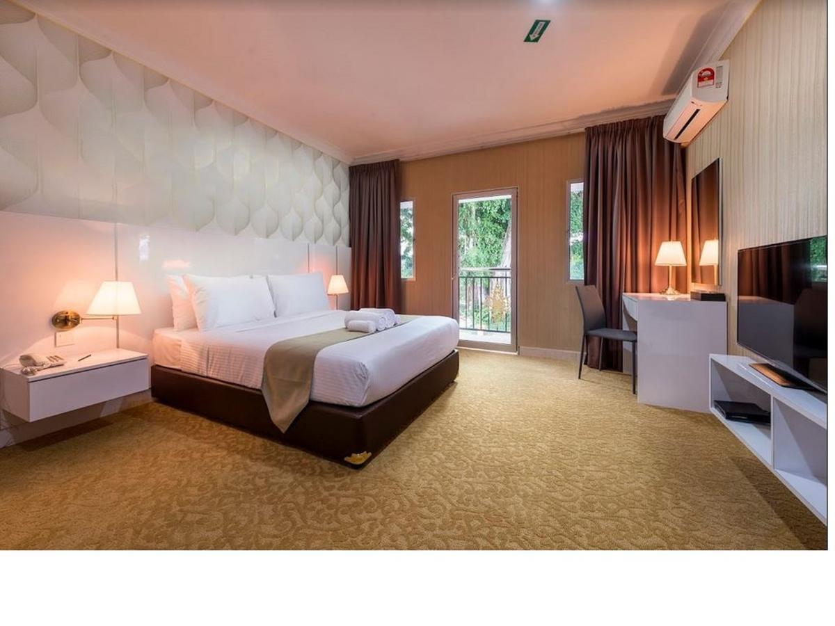 Lanai Casuarina Cempaka Sari Hotel Parit Esterno foto