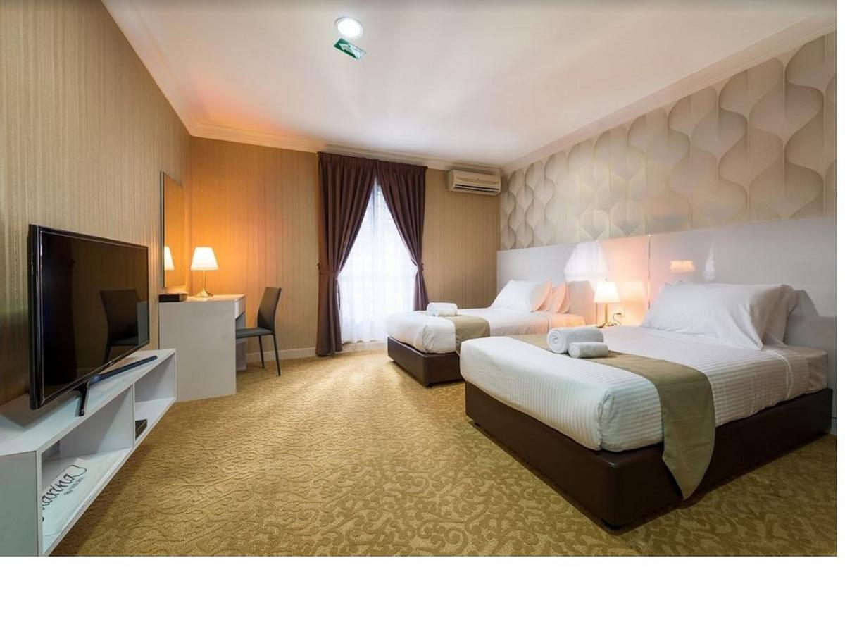 Lanai Casuarina Cempaka Sari Hotel Parit Esterno foto