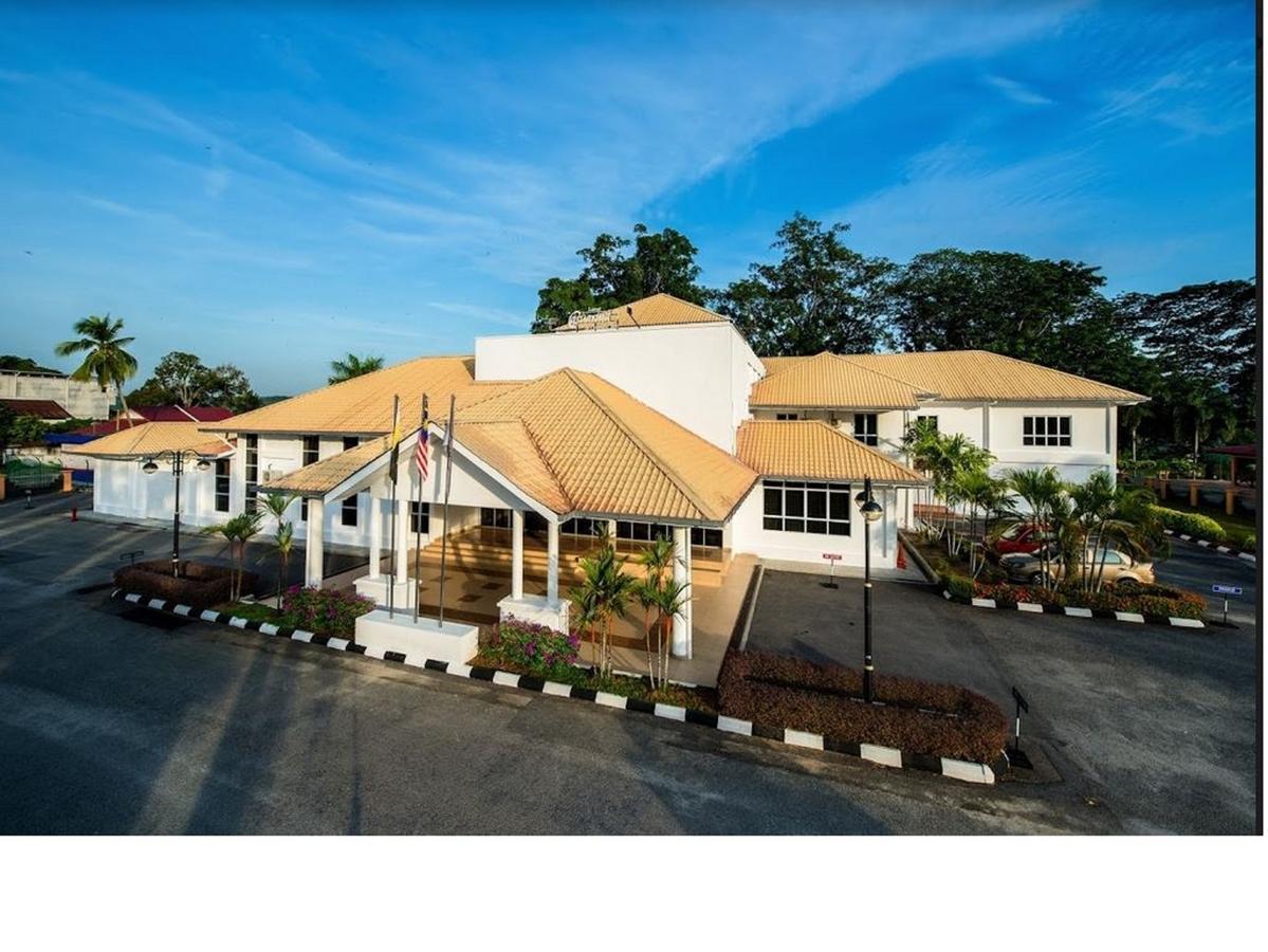 Lanai Casuarina Cempaka Sari Hotel Parit Esterno foto